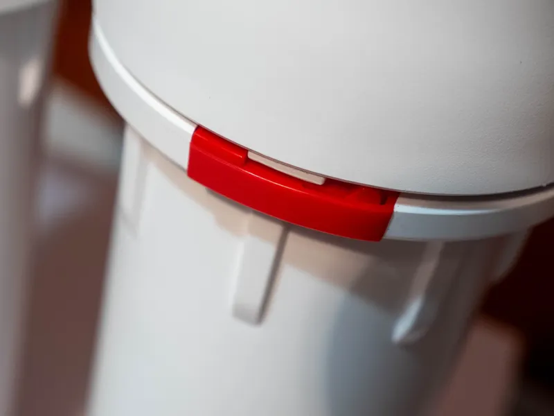 Clip de verrouillage rouge pour le serrage du filtre