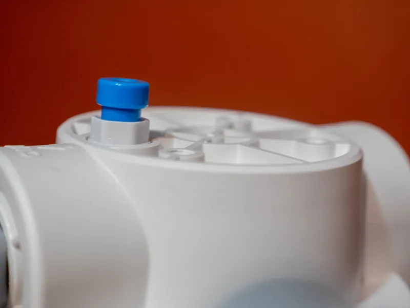 Bouton bleu de décompression intégré
